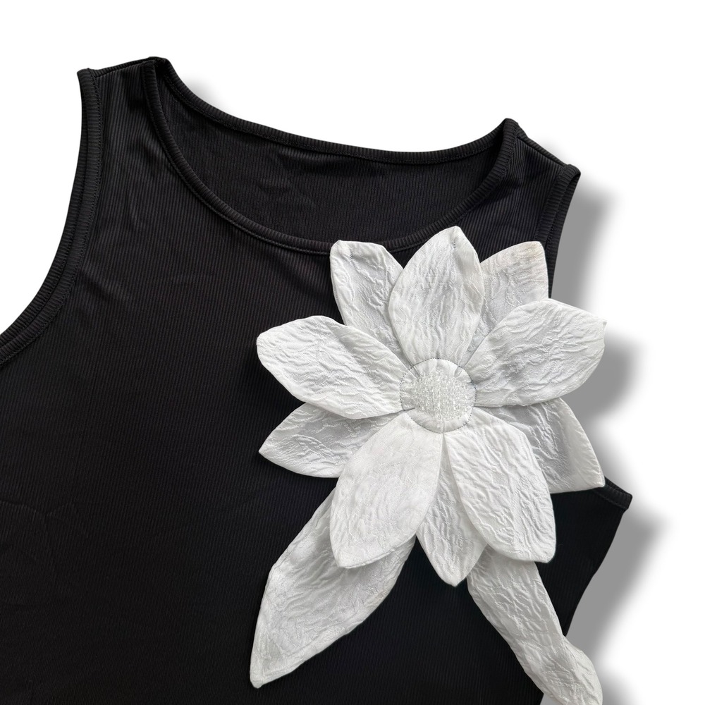 Womens Sz XL Black White 3D Applique Beaded Flower Ribbed Crop Tank Top Coquette
